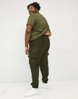 Men wearing a kaki t-shirt and kaki cargo pants | Wide the Brand | Cargo pants | Kaki