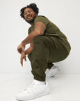 Men wearing a kaki t-shirt and kaki cargo pants | Wide the Brand | Cargo pants | Kaki