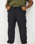 Men wearing a kaki t-shirt and black cargo pants | Wide the Brand | Cargo pants | Black