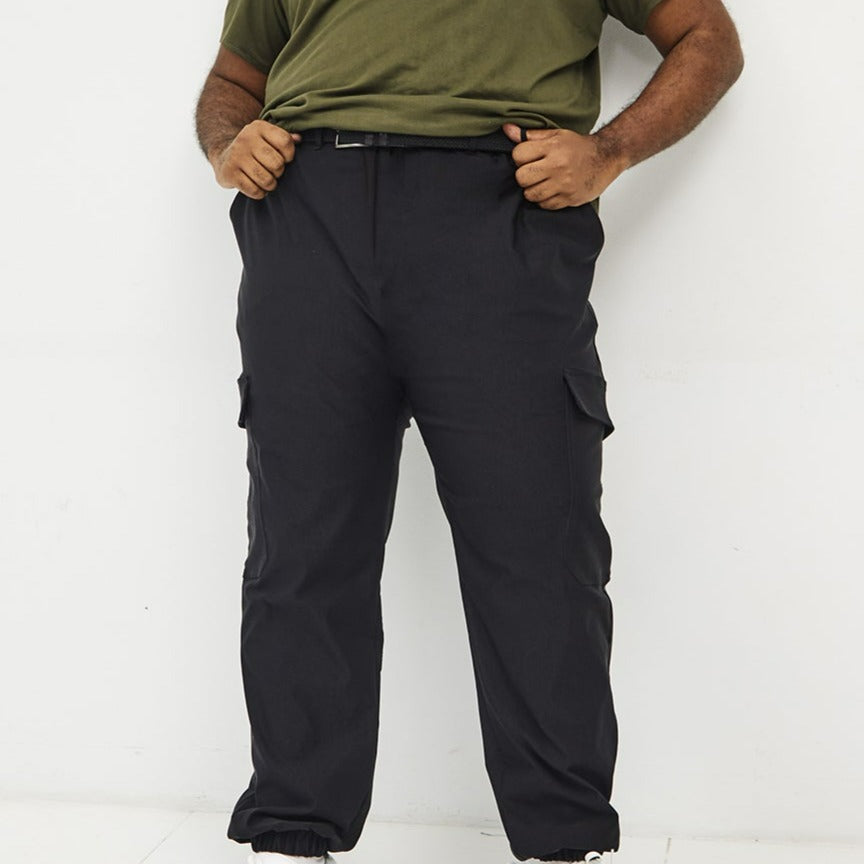 Men wearing a kaki t-shirt and black cargo pants | Wide the Brand | Cargo pants | Black